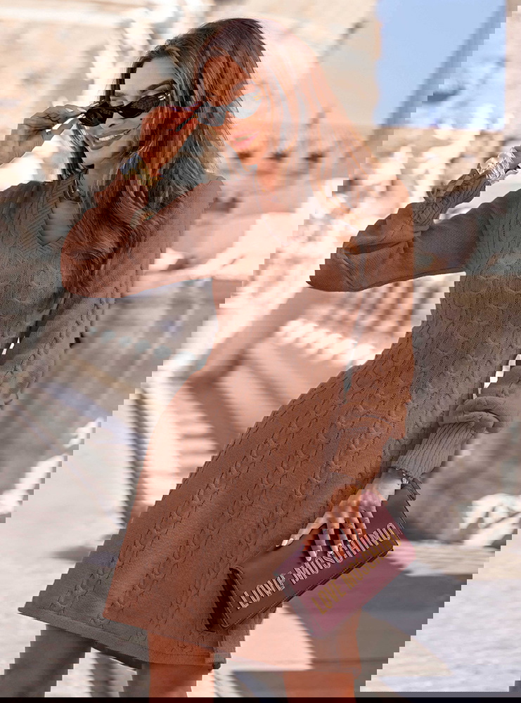 Sukienka swetrowa z długimi rękawami...