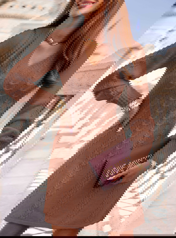 Sukienka swetrowa z długimi rękawami...