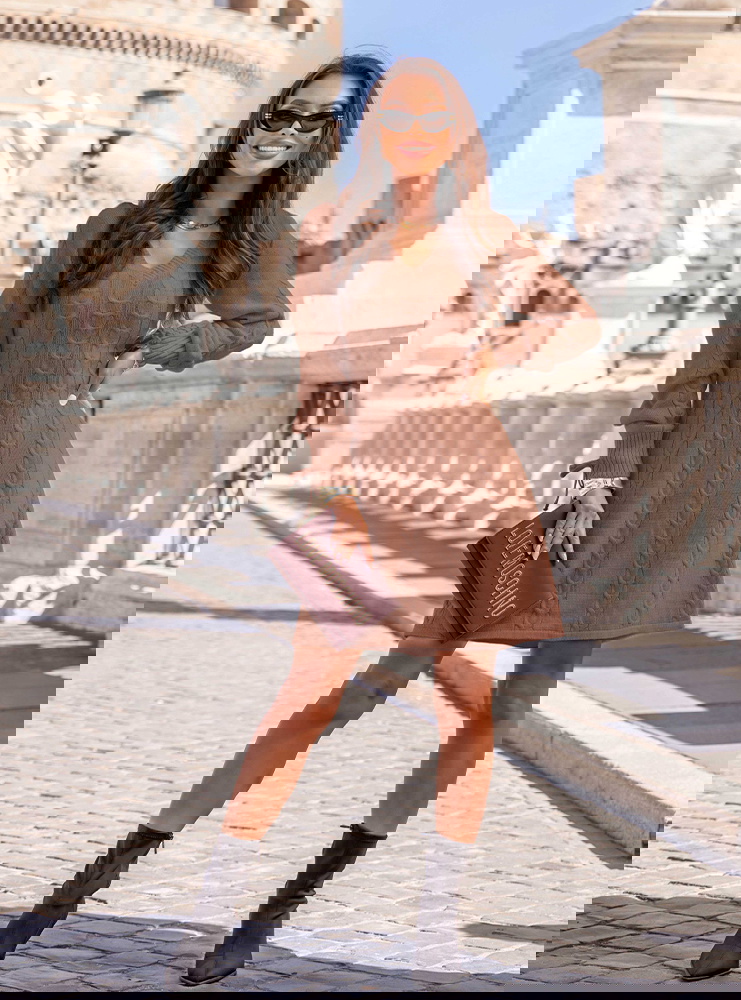 Sukienka swetrowa z długimi rękawami...