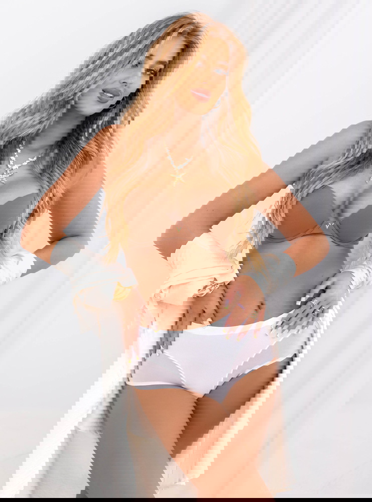 Białe majtki z siateczką Laryann