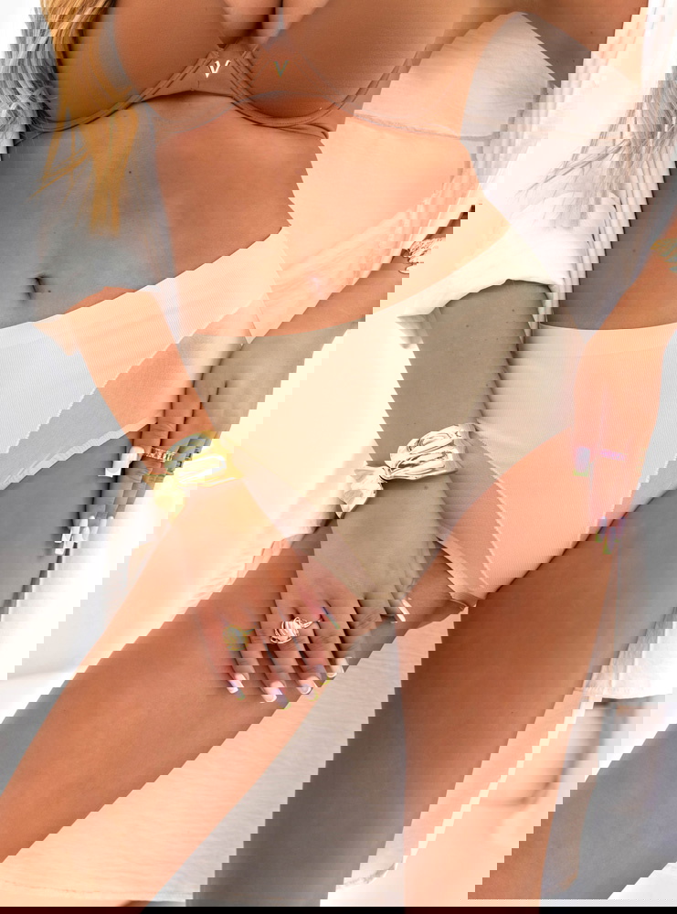 Beżowe majtki z siateczką Laryann