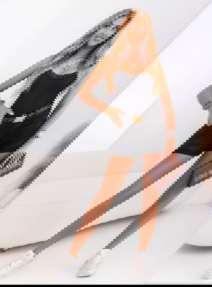 Czarny prążkowany top z koronkowymi...