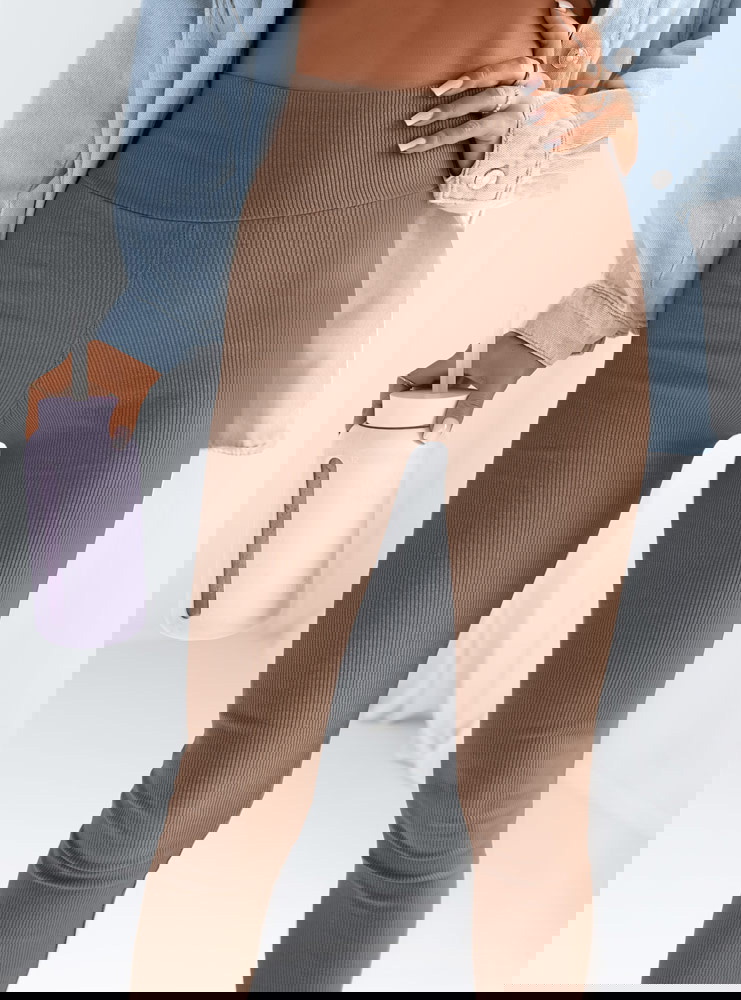 Prążkowane dopasowane legginsy...