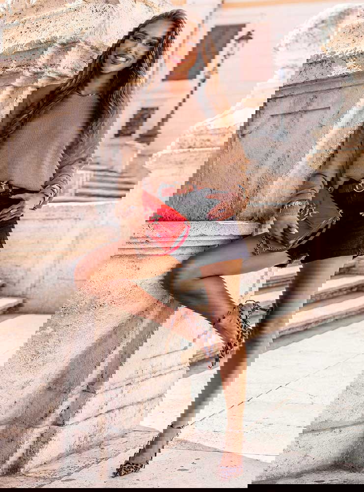 Sweter oversize z długimi rękawami...