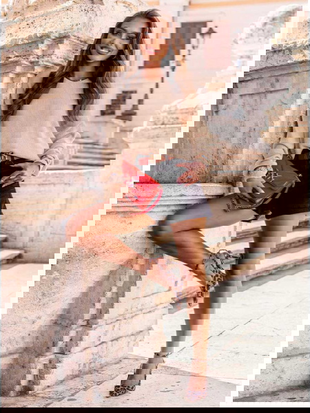 Beżowy sweter oversize z... 2