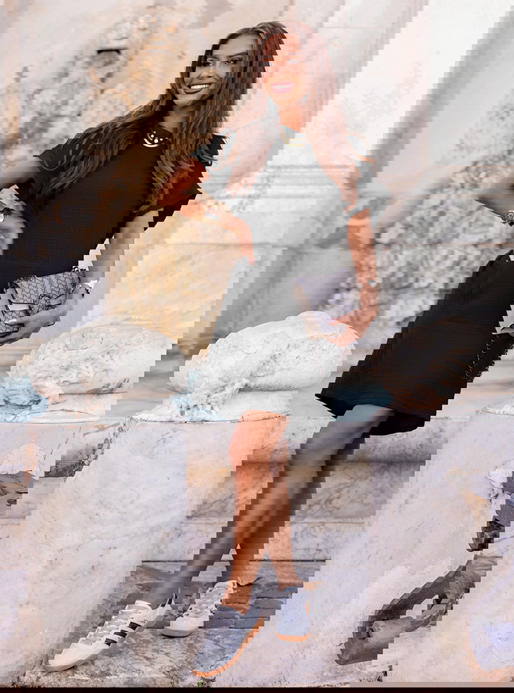 Czarna muślinowa sukienka z kapturem...