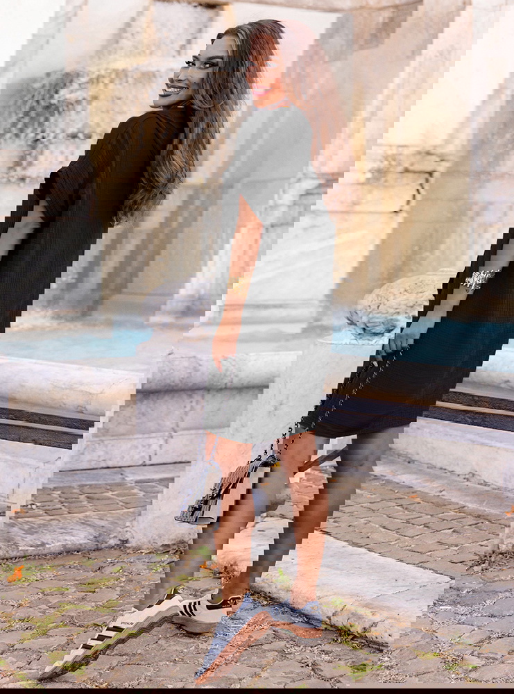 Czarna muślinowa sukienka z kapturem...