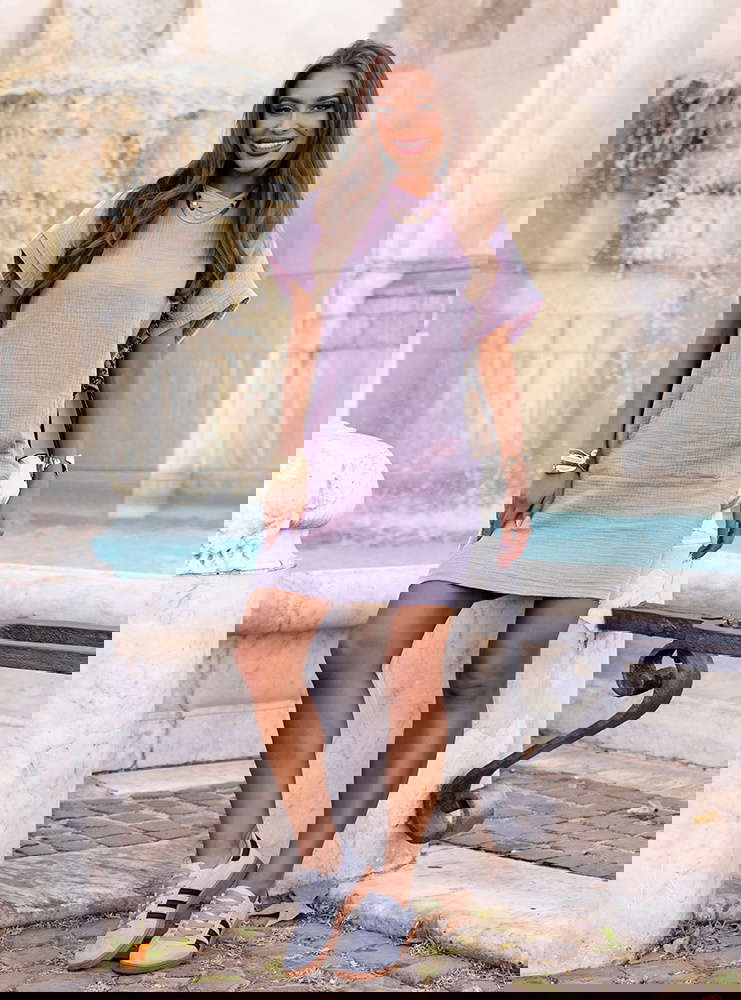 Liliowa muślinowa sukienka z kapturem...