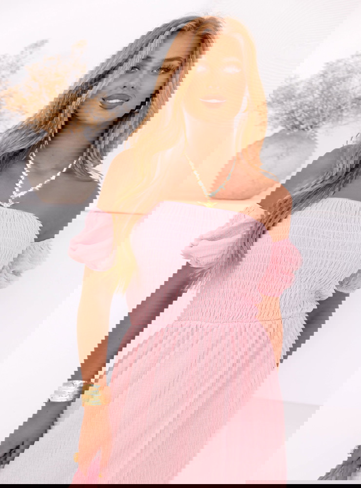 Pudrowa muślinowa sukienka z...