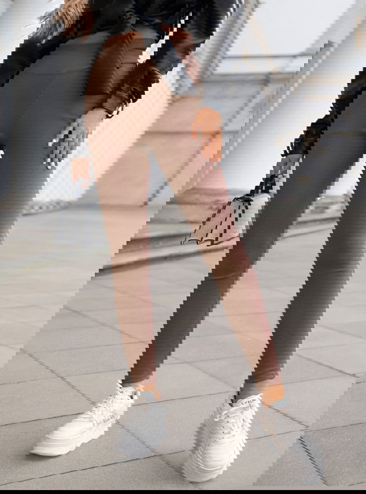 Prążkowane dopasowane legginsy Velvet...