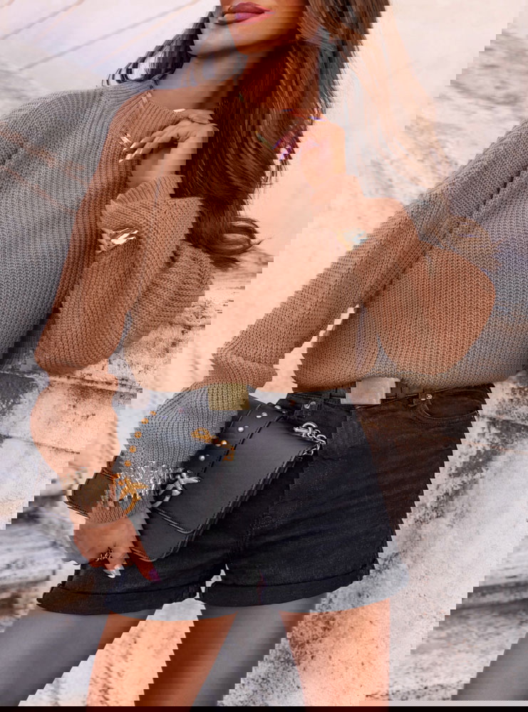 Sweter z półgolfem i długimi rękawami...