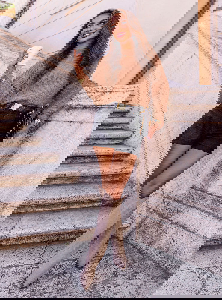 Sweter z półgolfem i długimi rękawami...