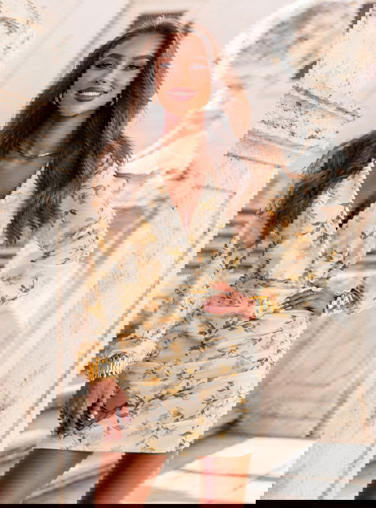 Wzorzysta sukienka z przekładanym...