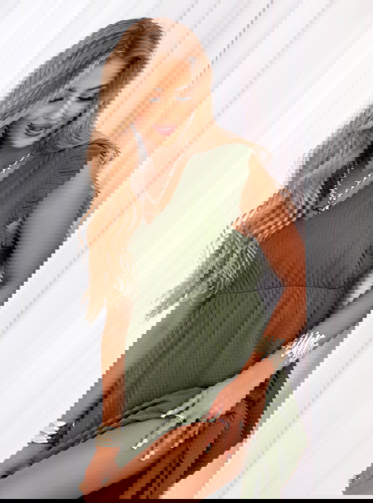 Muślinowa sukienka midi z falbankami...