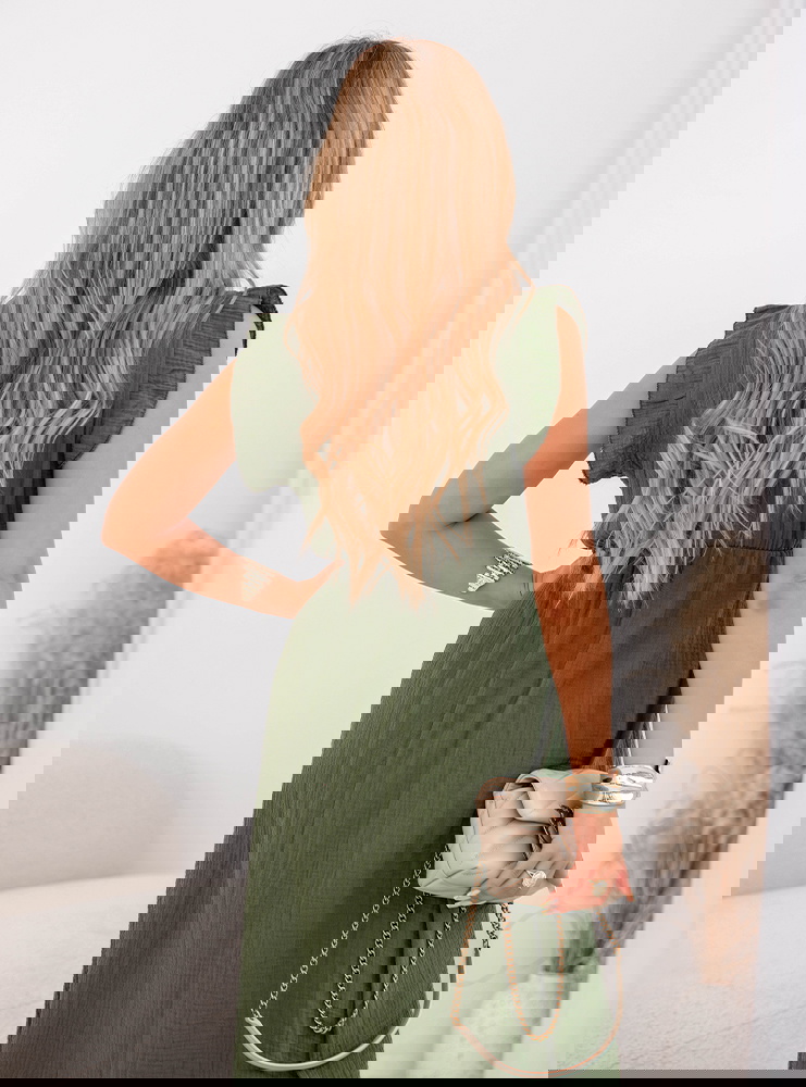 Muślinowa sukienka midi z falbankami...