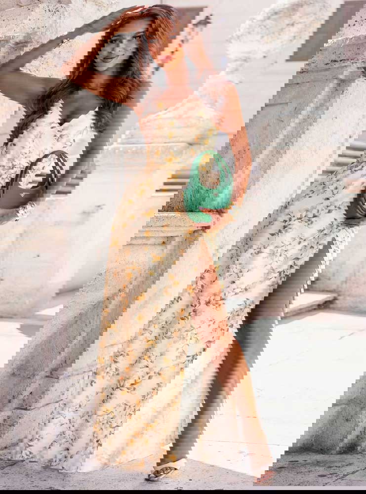 Długa wzorzysta sukienka na...