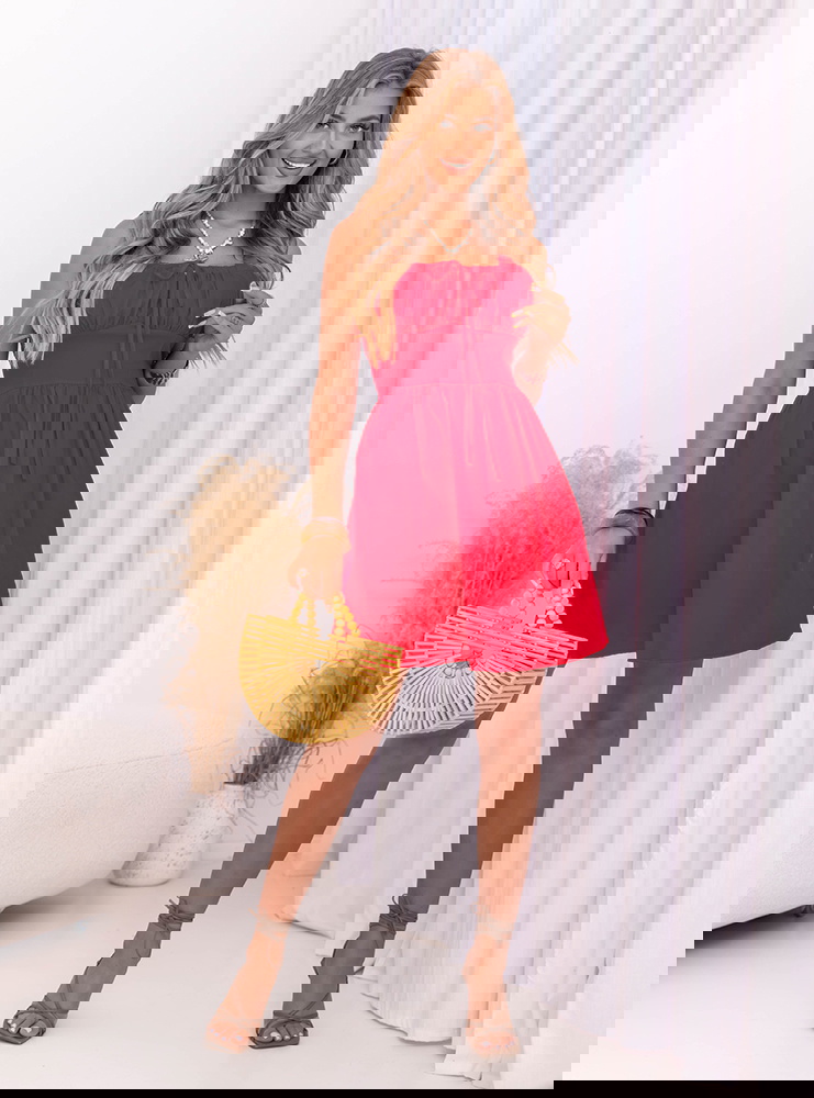 Malinowa sukienka mini na ramiączkach...