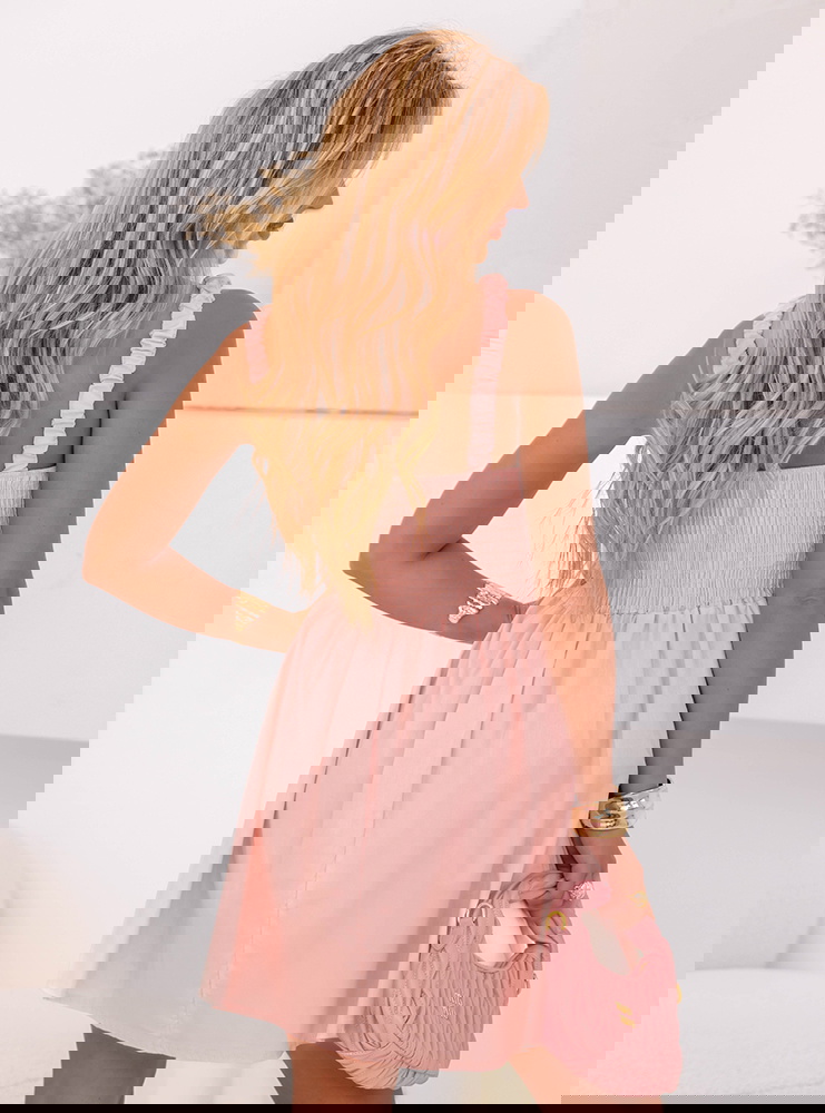 Pudrowa sukienka mini na ramiączkach...