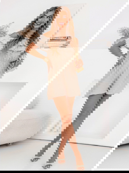 Beżowy krótki kombinezon...