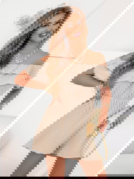 Beżowy krótki kombinezon... 2