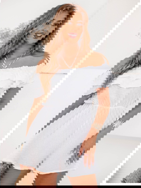 Biały krótki kombinezon...