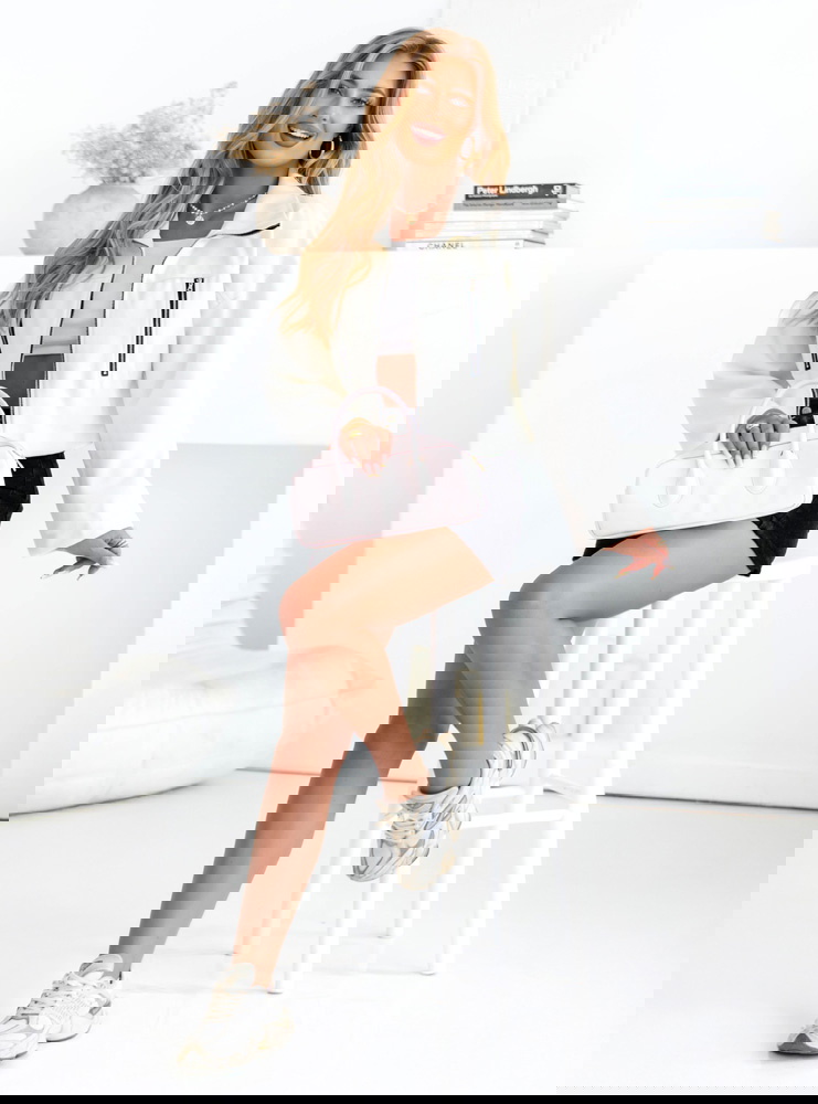 Biała kurtka zapinana na zamek Taralyn