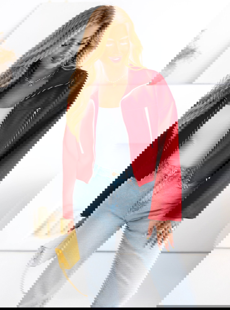 Malinowa kurtka zapinana na zamek...