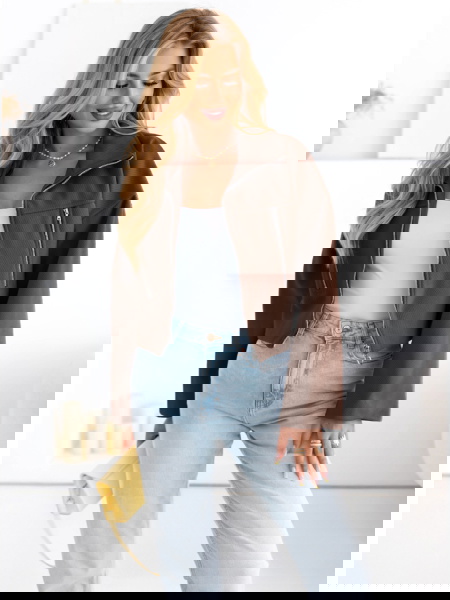 Kurtka zapinana na zamek...