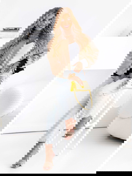 Beżowa kurtka zapinana na...