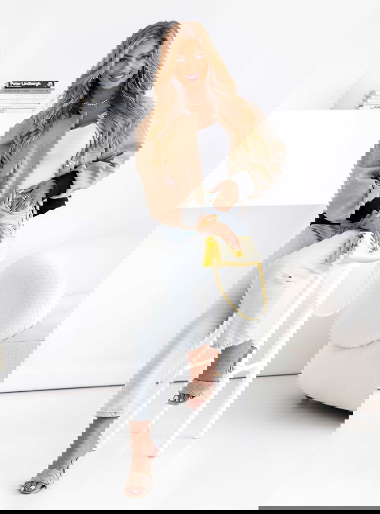 Beżowa kurtka zapinana na guziki Madinna