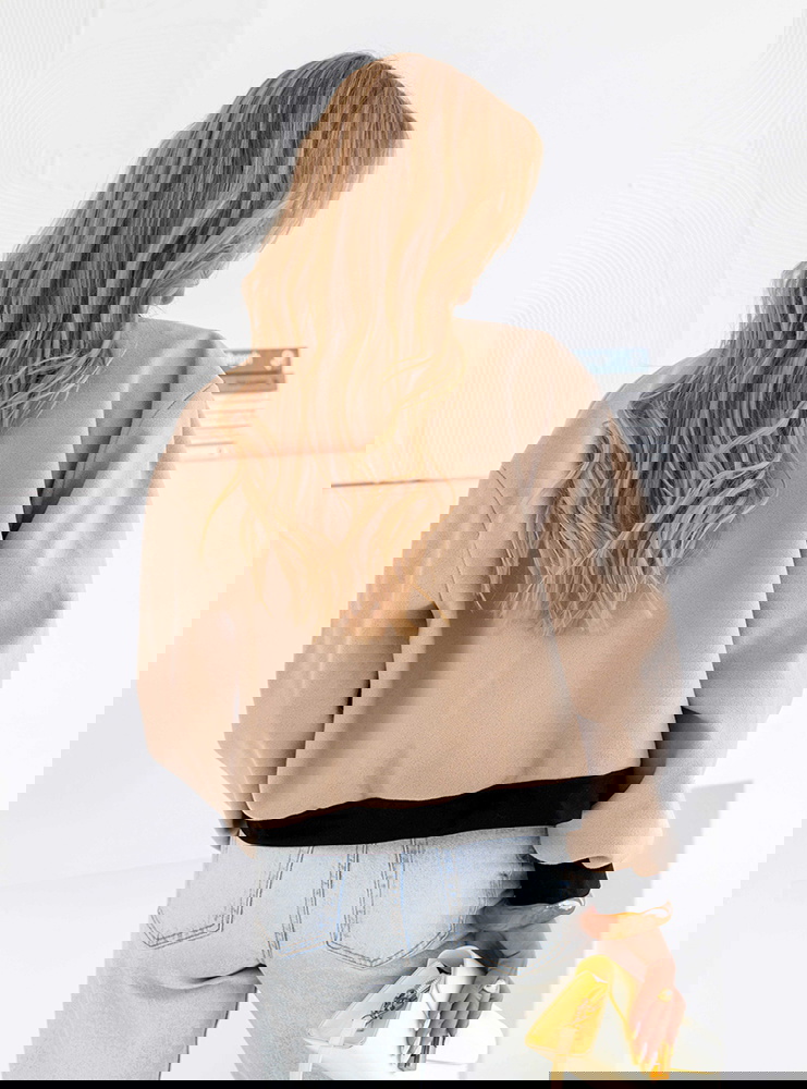 Beżowa kurtka zapinana na guziki Madinna