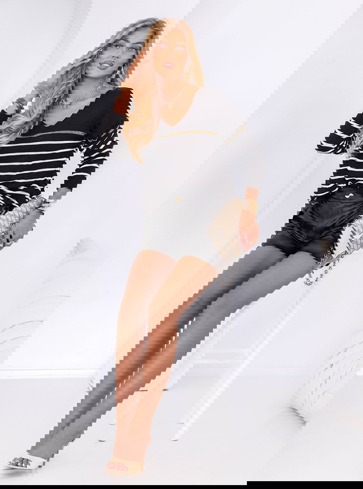 Czarny sweter w paski Chinyere