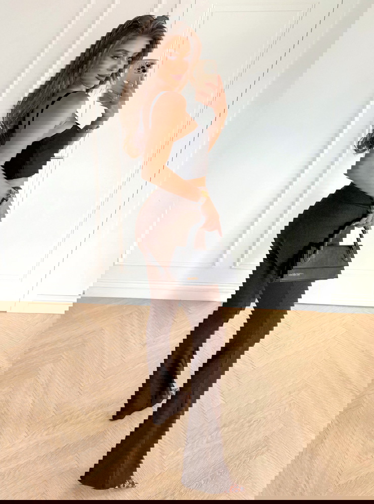 Czekoladowe prążkowane spodnie z...