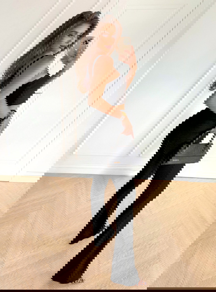 Czarne prążkowane spodnie z...