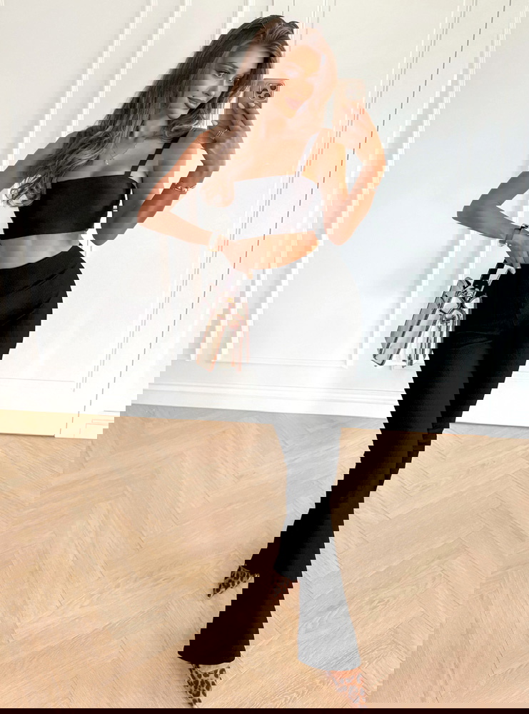 Czarne prążkowane spodnie z...