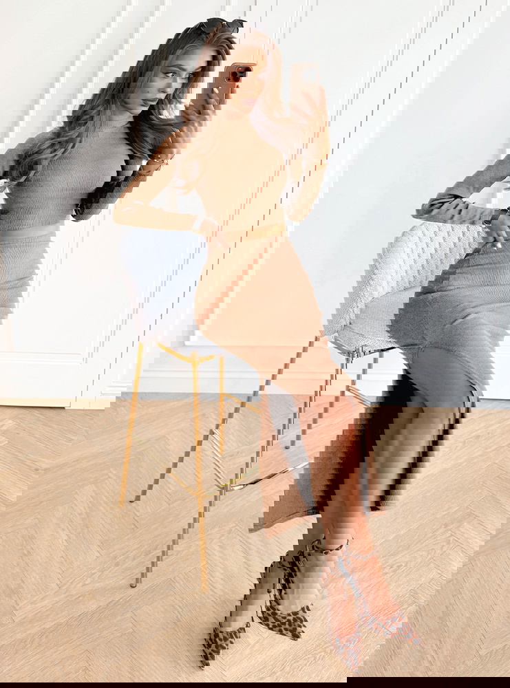 Beżowy prążkowany komplet...