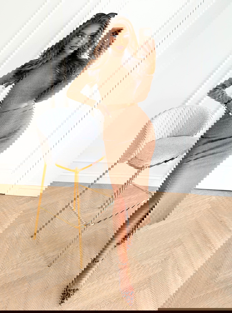 Beżowy prążkowany komplet...