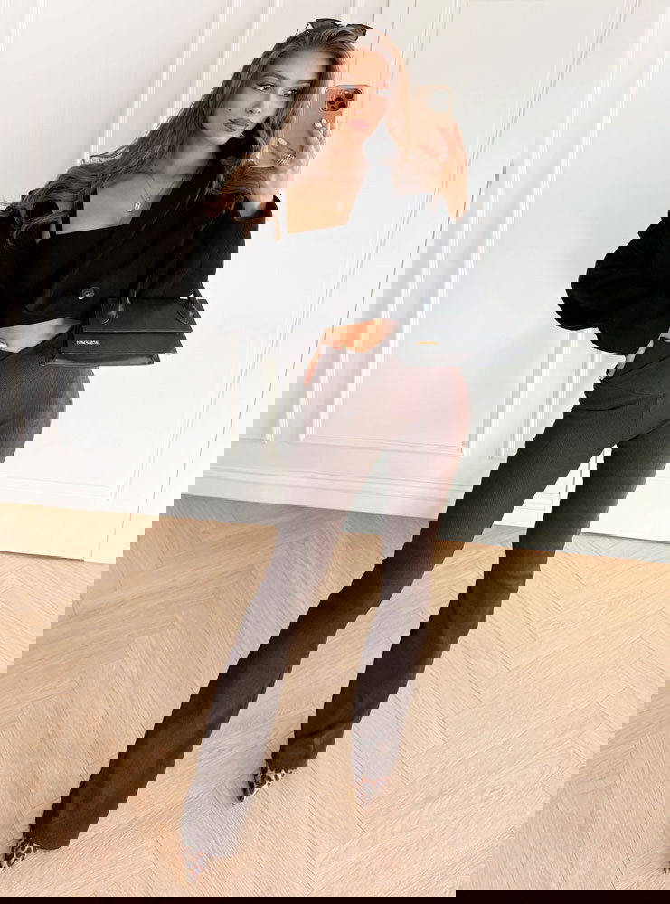 Czekoladowe prążkowane spodnie z...