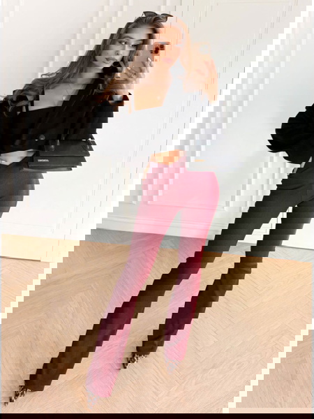 Bordowe prążkowane spodnie...