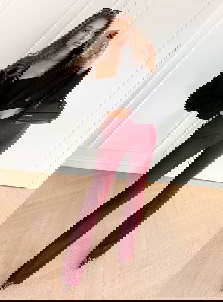 Bordowe prążkowane spodnie z długimi...