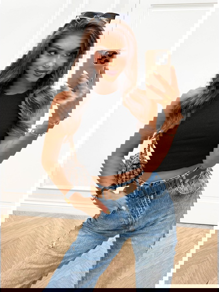 Czarny prążkowany top na... 2