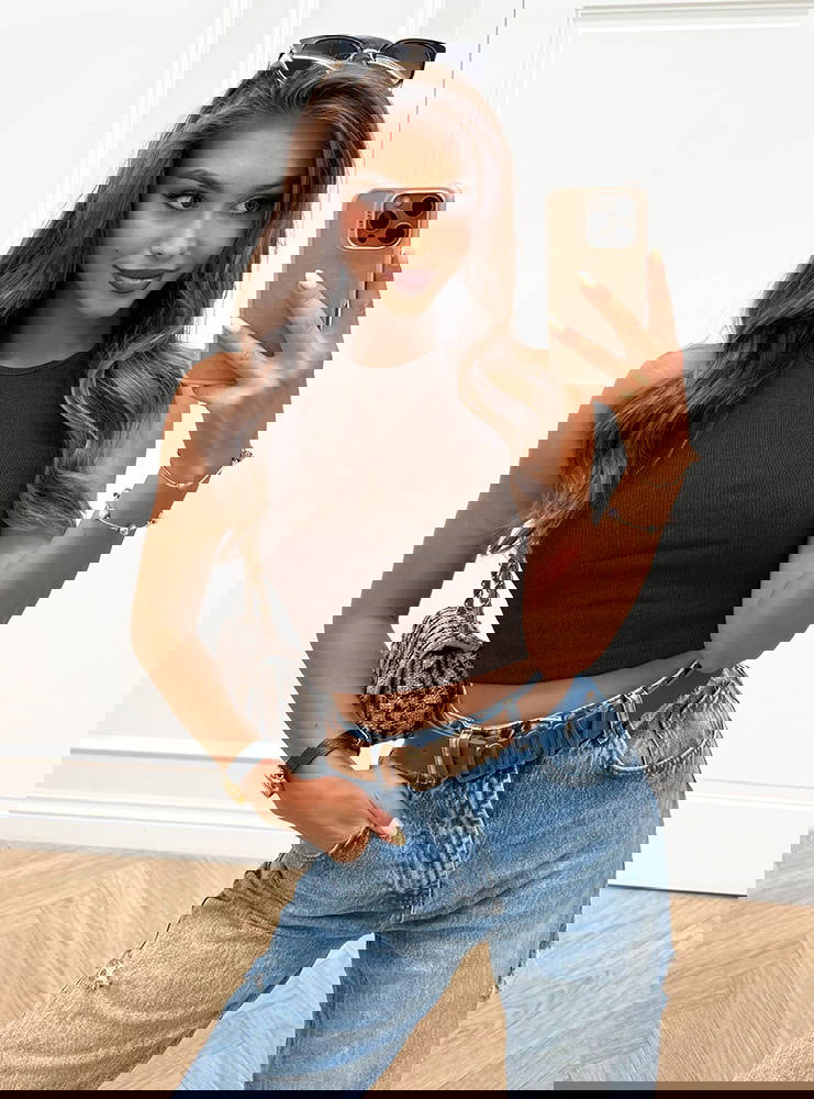 Czekoladowy prążkowany top na...