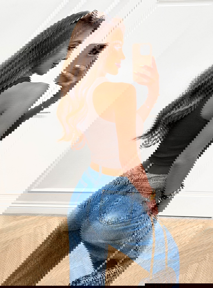 Czekoladowy prążkowany top na...