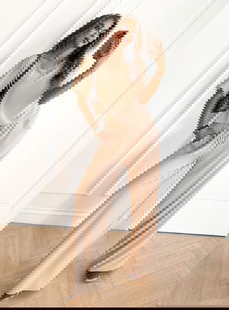 Beżowy komplet bluzka z krótkim...