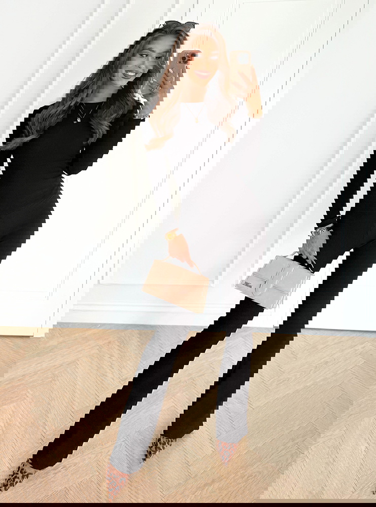 Czarny prążkowany komplet dopasowana...