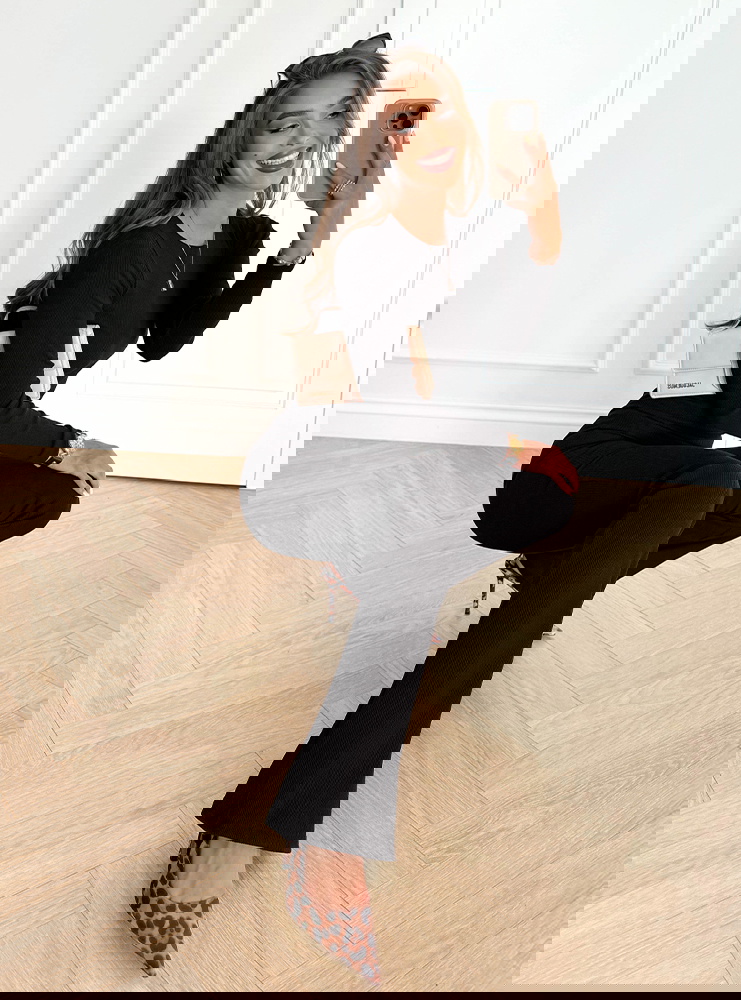 Czarny prążkowany komplet dopasowana...