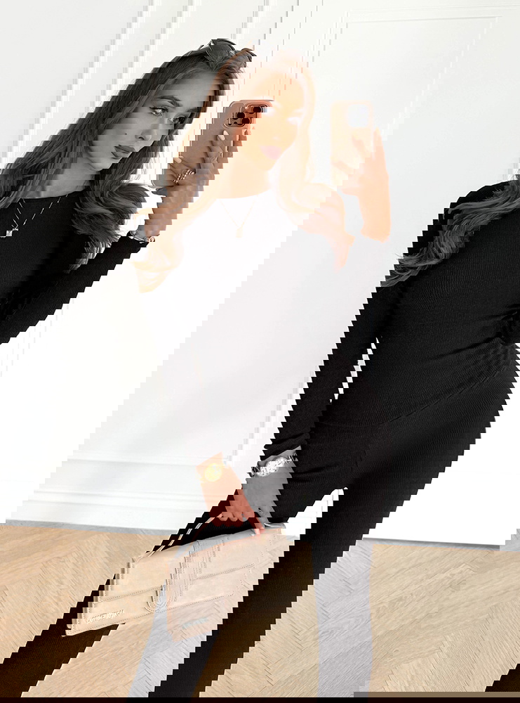 Czarny prążkowany komplet dopasowana...