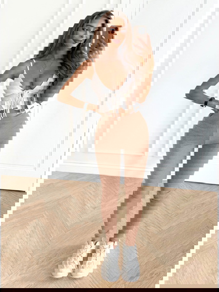 Beżowe prążkowane...