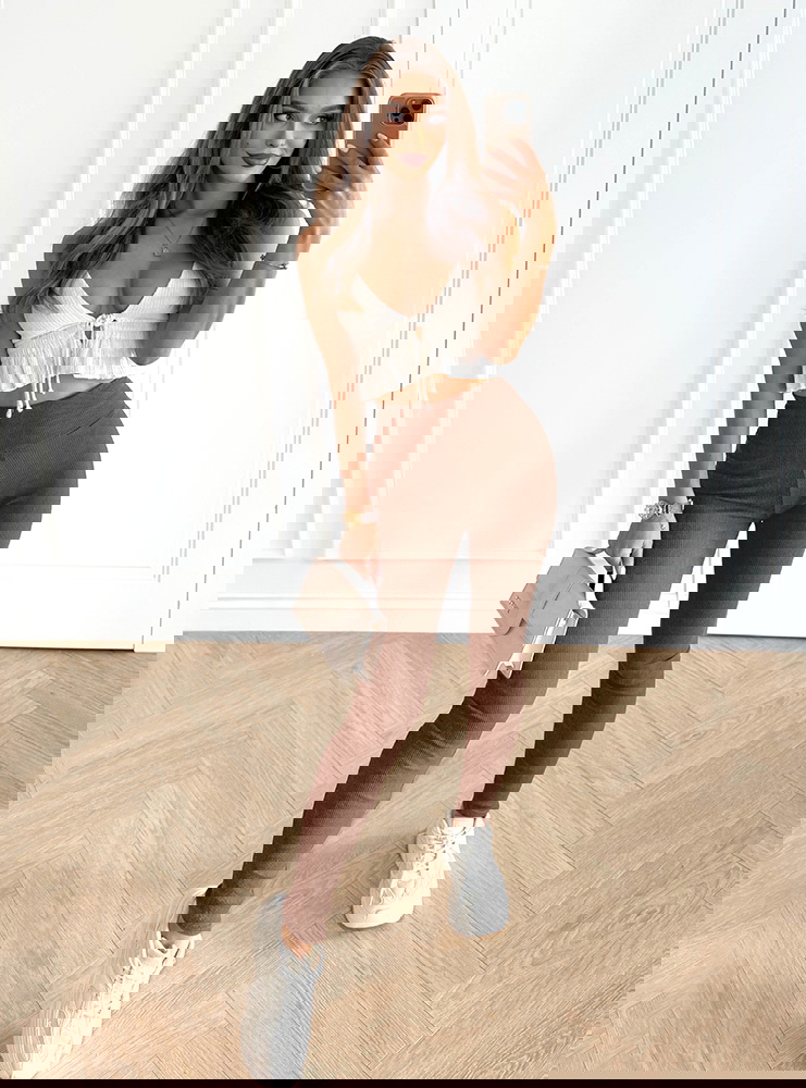 Prążkowane dopasowane legginsy...