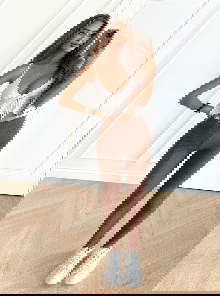 Prążkowane dopasowane legginsy...